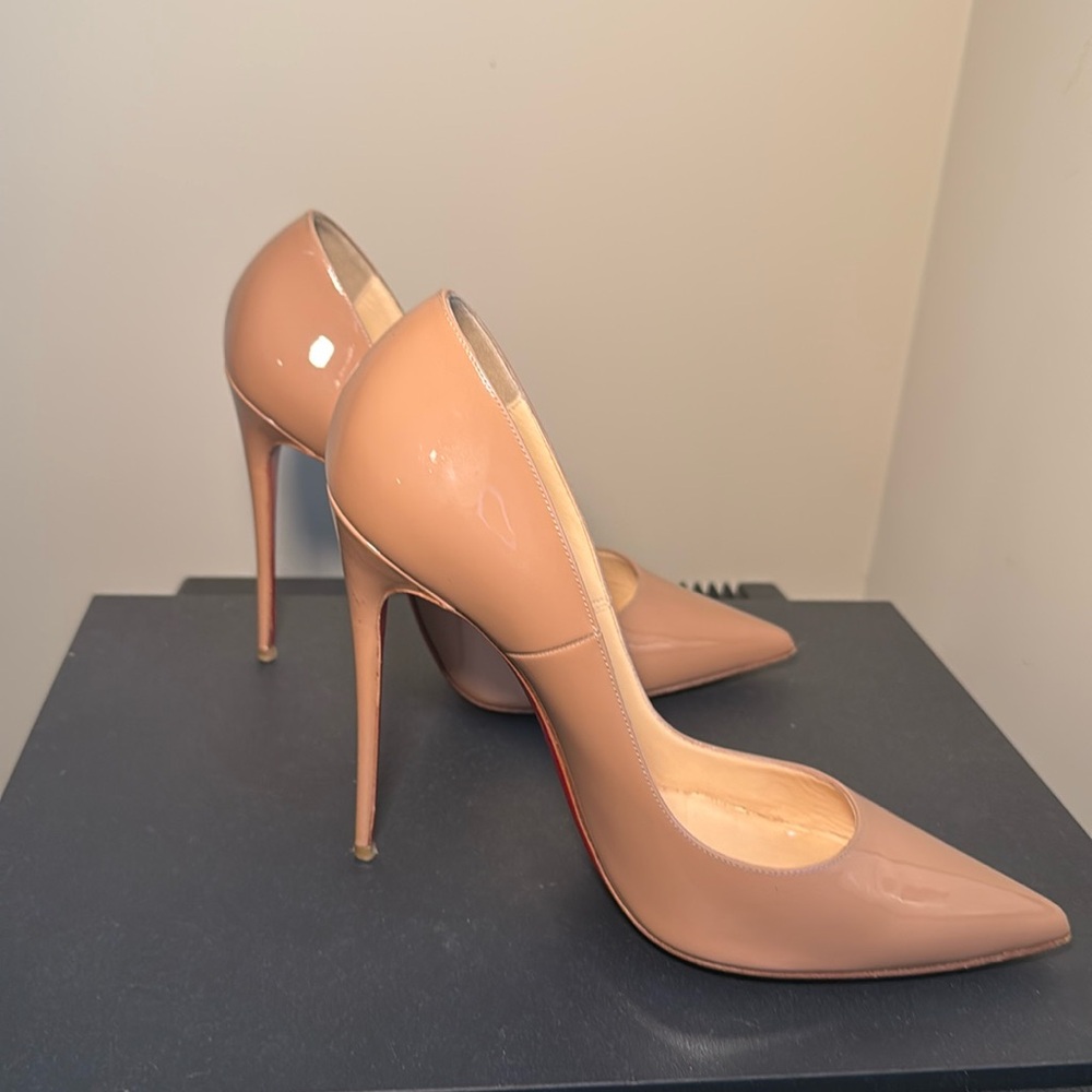 Christian Louboutin So Kate Pumps Nude 
Size 39.5 or US 9 1/2